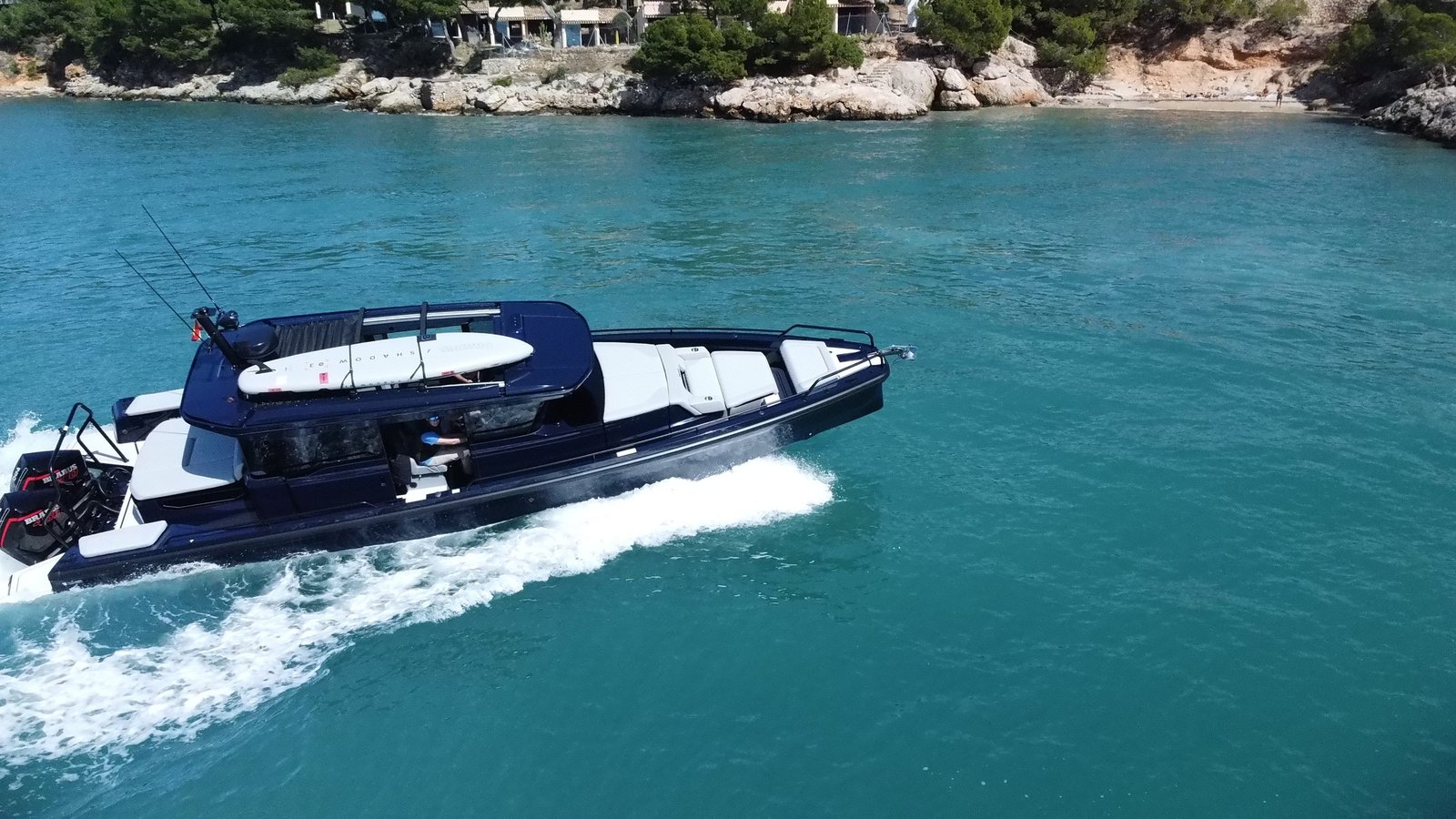 Brabus Shadow 900 navegando a toda velocidad en Ibiza y Formentera