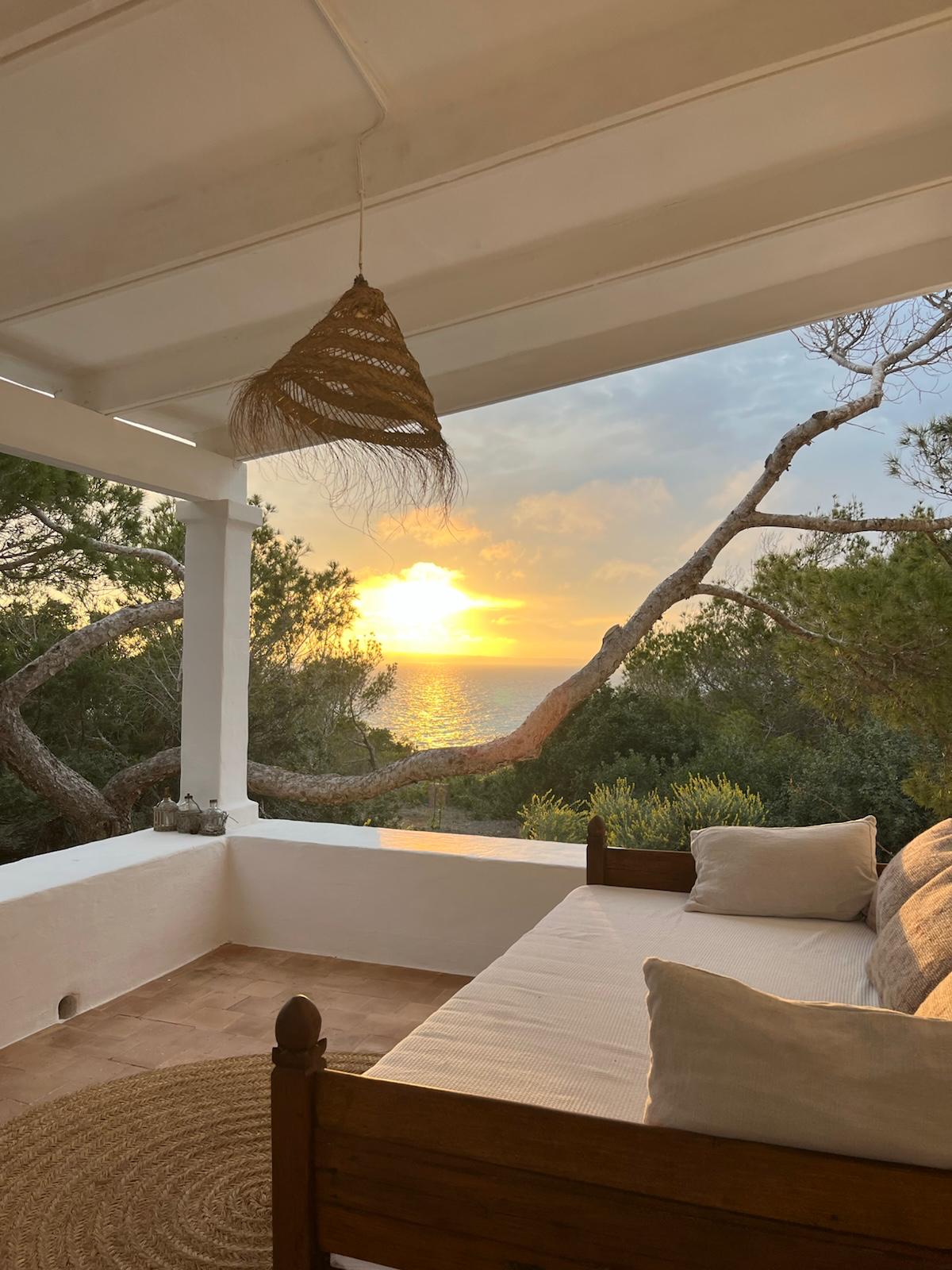 Terraza de la casa con vistas al mar en Formentera